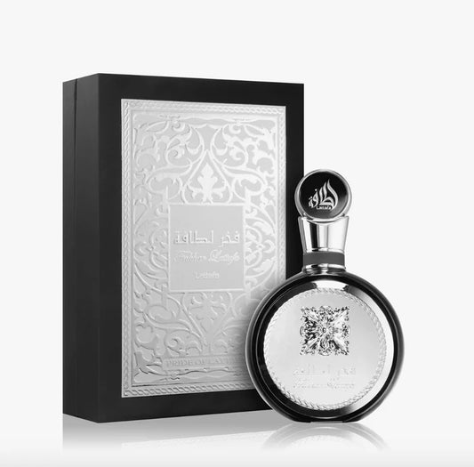 Fakhar Black Silver – Sillage Sombre, Présence Unique