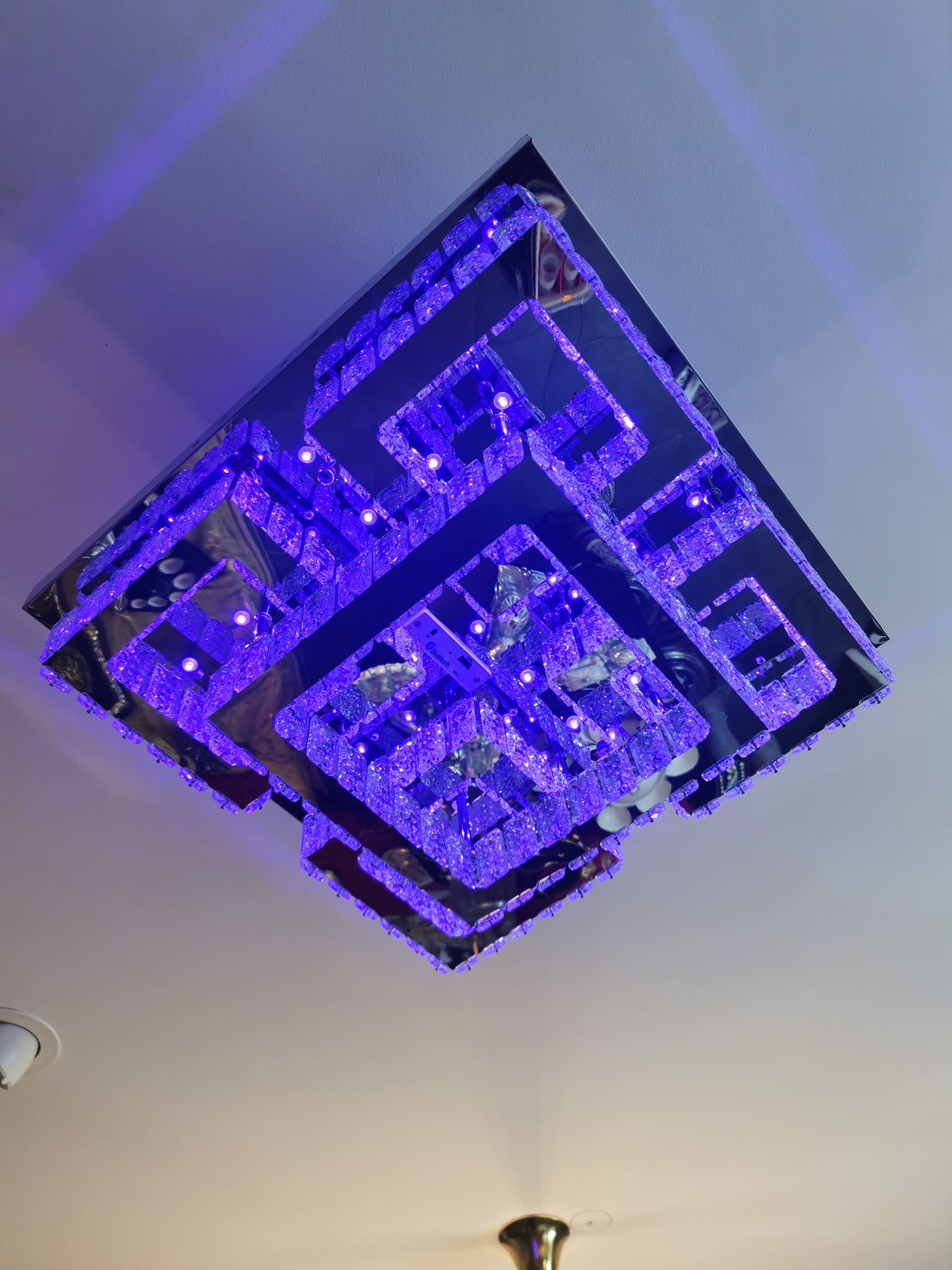 Lustre plafonnier LED Bluetooth avec télécommande – 50x50 cm – Neuf